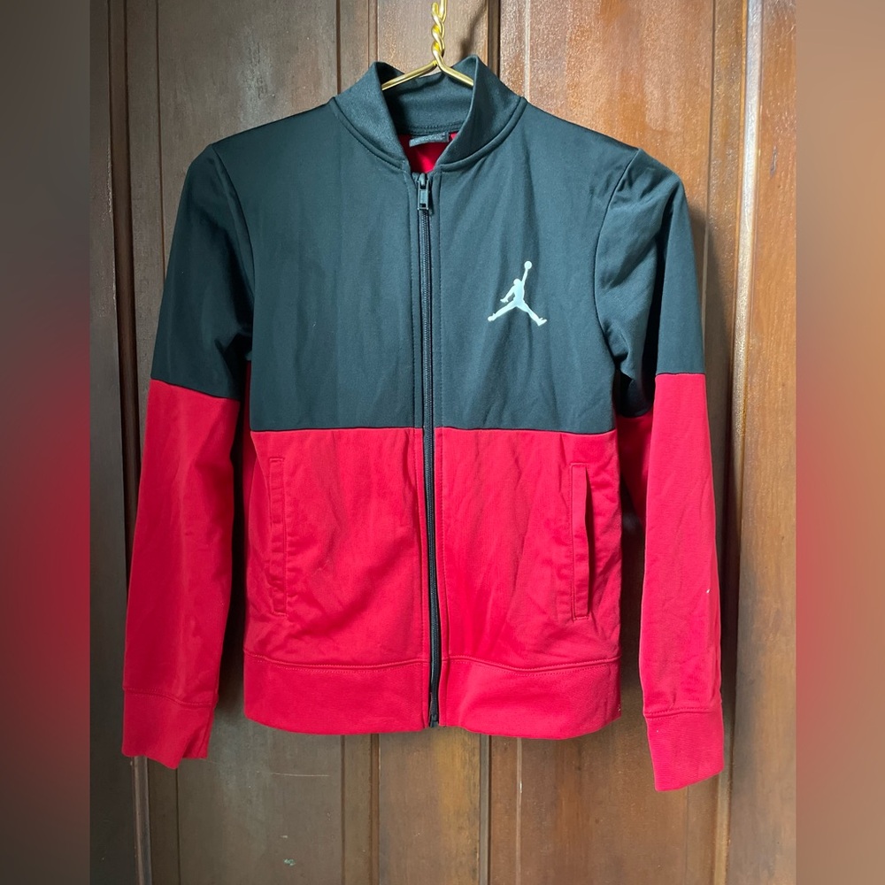 Jordan boys medium red / black athletic jacket